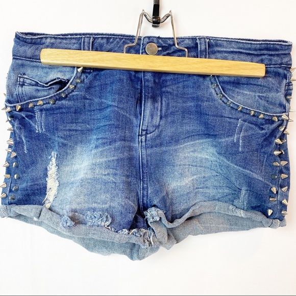 Forever 21 Spiked Studded Jean Shorts Distressed - Picture 1 of 6
